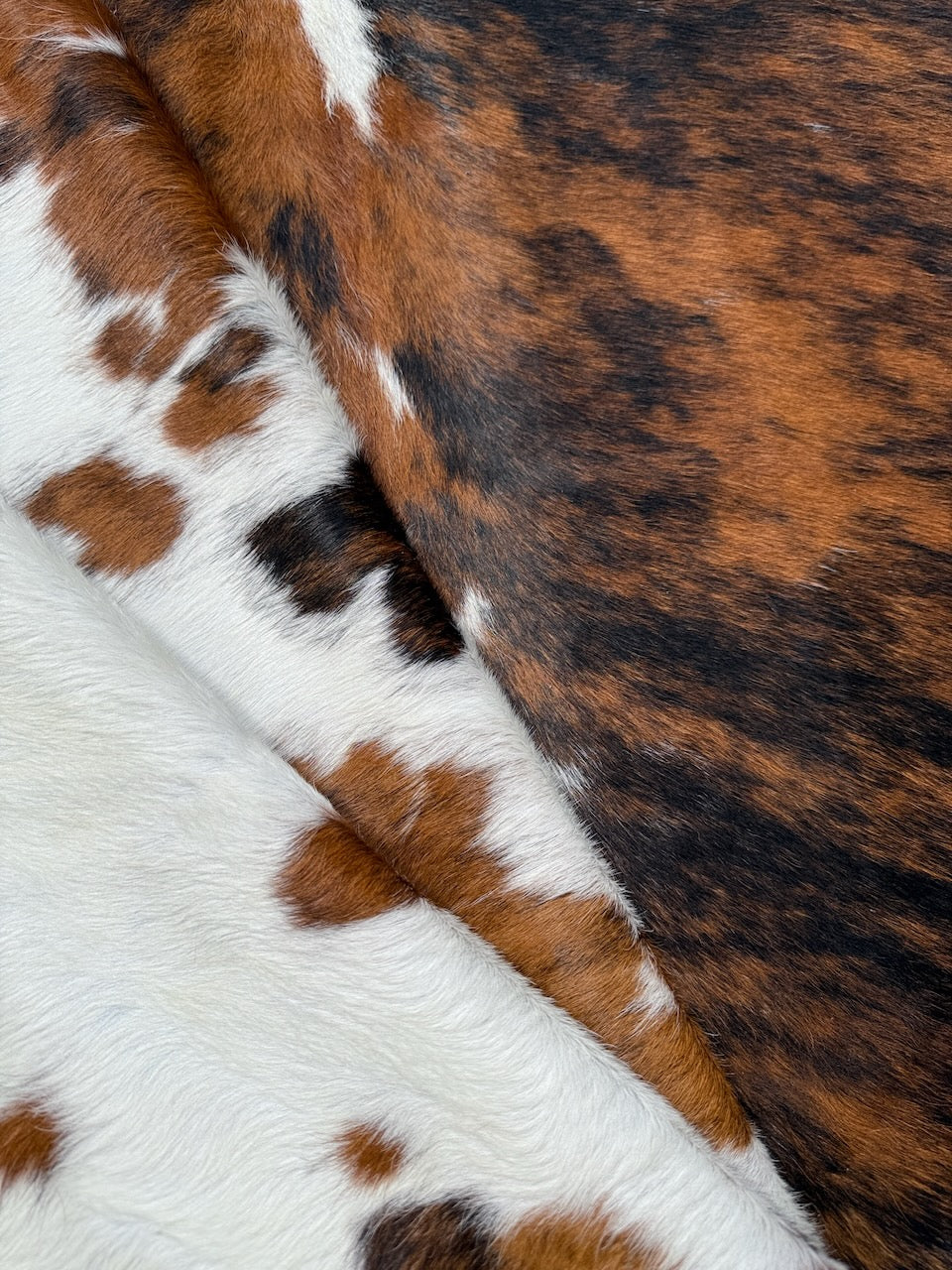 Premium Cowhide Rug 4615 230cm x 192cm (89" x 75") - cowhiderugslondon.co.uk